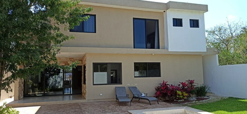 Casa En Venta Privada Nortemerida 4 Rec, Piscina, Amenidades De Lujo