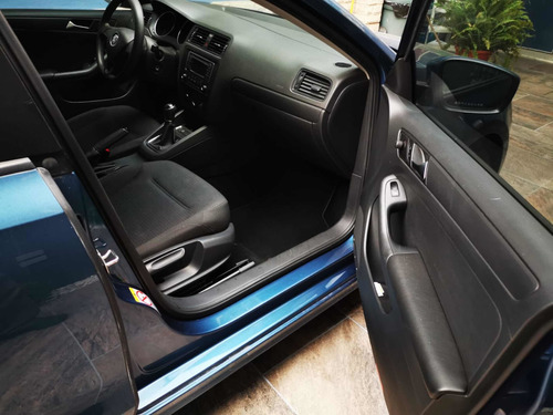 Imagen 12 de 13 de Volkswagen Jetta 2.0 L4 Mt 115 Hp 2016