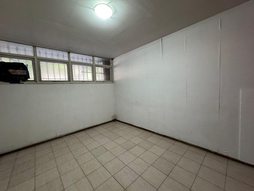 Venta De Departamento En Calle Mitre, Ciudad