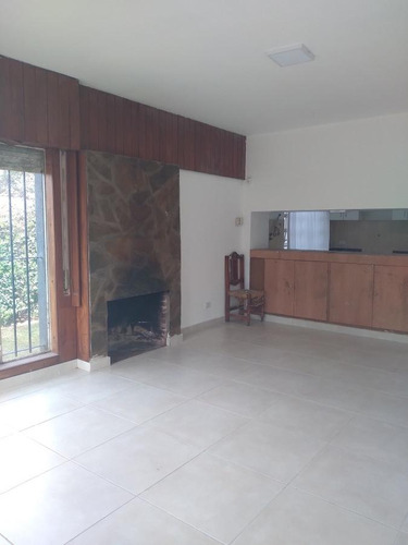 Casa En Venta - 2 Dormitorios 1 Baño - Parque Con Parrilla - 110mts2 - Francisco Alvarez