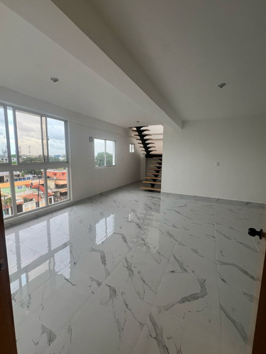 For Sale Penthouse En El Ensanche Ozama Con 250m2 4to Piso Sin Ascensor , Tiene Terraza Y 3 Habitaciones