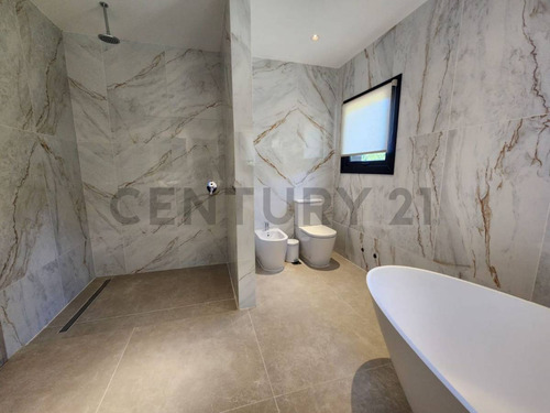 Casa En Venta - Bariloche- Club De Campo Dos Valles