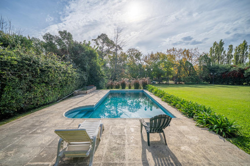 Venta Casa En Bella Vista En Barrio Cerrado