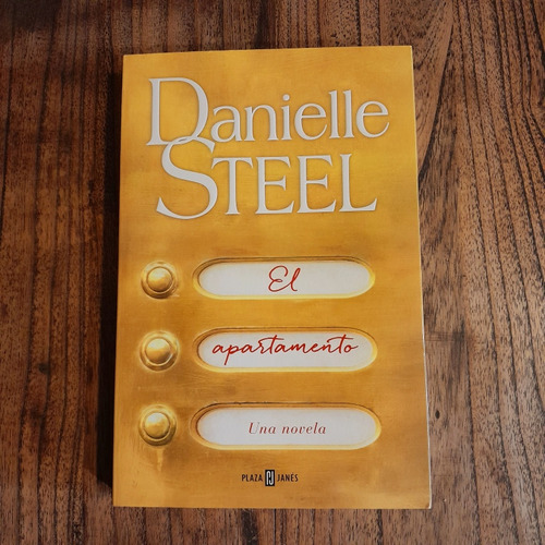 El Apartamento.  Danielle Steel. Tamaño Grande, Nuevo.