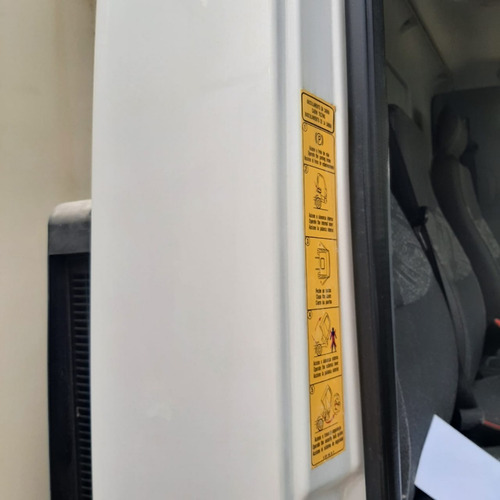Imagem 10 de 15 de Caminhao Mb Accelo 815 Bau Refrigerado