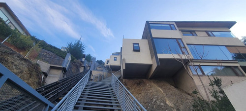 Casa En Arriendo De 5 Dorm. El Arrayan