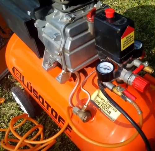 Imagen 6 de 7 de Compresor De Aire 50l Lusqtoff + Kit 3 Piezas + Acoples