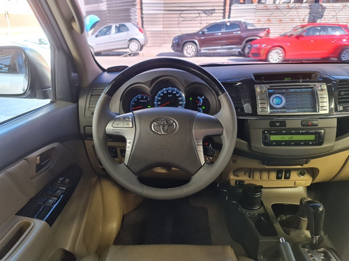 Imagem 9 de 13 de Toyota Sw4 Srv 3.0 Tdi 4x4 (5 Lugares) 2013