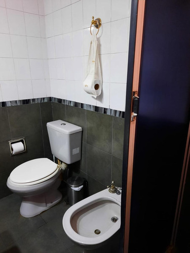 Casa En Venta - 3 Dormitorios 2 Baños - Cochera - 233mts2 - Hurlingham