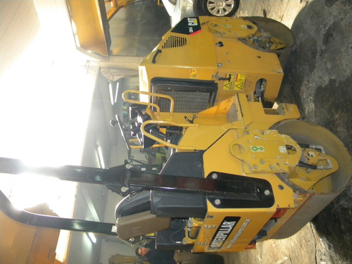 Imagen 8 de 8 de Compactador Caterpillar Cb14