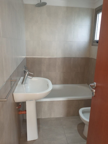 Hermoso Monoambiente A La Venta En Excelente Ubicacion En Adrogue