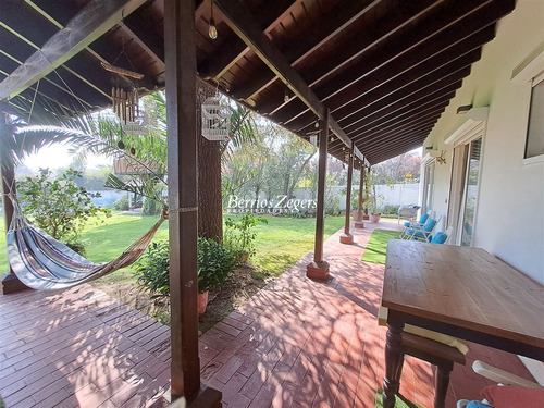 Casa En Venta, 4 Dormitorios 4 Baños, Sala De Estar La Reina