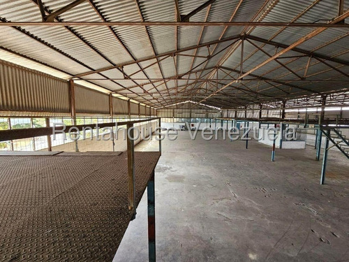 Se Ofrece En Alquiler Importante Y Productivo Galpon Industrial Ubicado En Mariches