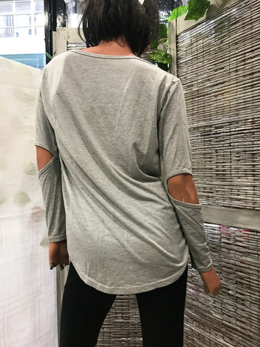 Remera Gris Estampa Diamante Con Recortes