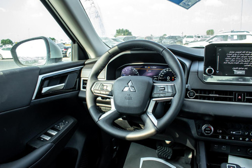 Mitsubishi Outlander Highline - Mid Option 2025