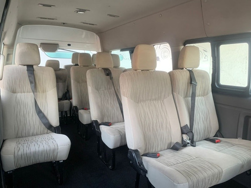 Imagen 8 de 15 de Nissan Urvan 2.5 15 Pas Ampliapack Seg Die Mt 2016