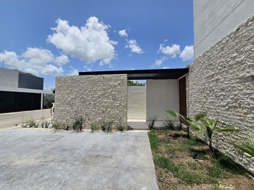 Casa En Venta En Privada Residencial Alura, Cholul.