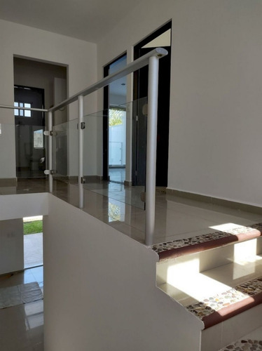 Casa Minimalista En Burgos De Cuernavaca, Temixco Morelos.