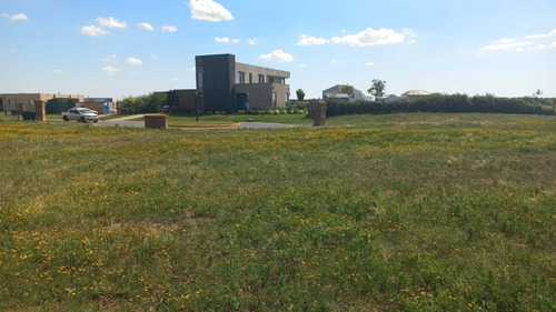 Lote En Venta/ Barrio San Sebastian/fondo A Laguna / Pilar/ Zona Norte