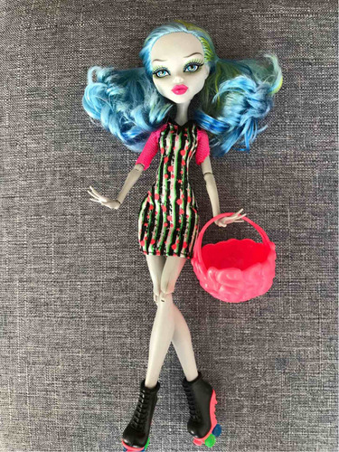 Muñeca Ghoulia Yelps Roller Maze Monster High 