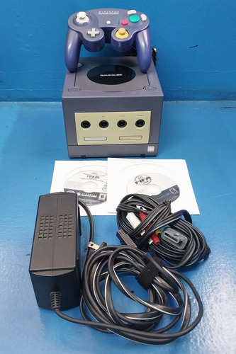 Nintendo Gamecube Color Índigo + 2 Juegos De Fifa Morado