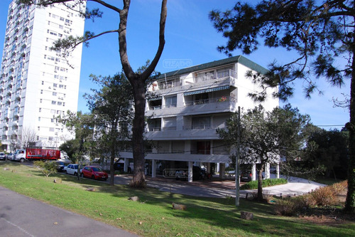 Venta Apartamento 2 Dormitorios Cochera Balcón Edificio Toliman Roosevelt Punta Del Este Maldonado