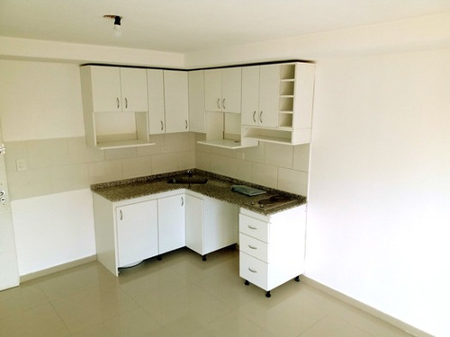 Imagen 1 de 13 de Hermoso Departamento De 2 Ambientes Con Balcón Al Frente.
