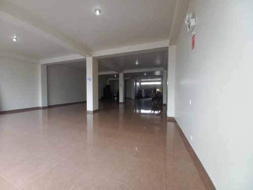 Imagen 2 de 5 de Avenida Urdaneta Local Se Vende 230.000 O Se Alquila 1000