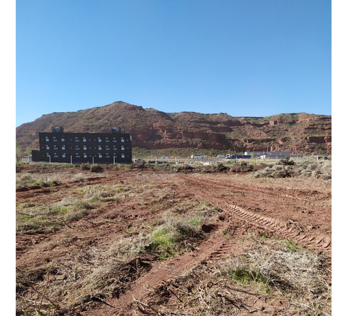 Terreno En Añelo 4500m2 Con Escritura! Ingresando Al Pueblo. Apto Desarrollo Con Servicios. Para Base O Loteo. Vaca Muerta. Precio Inmejorable!