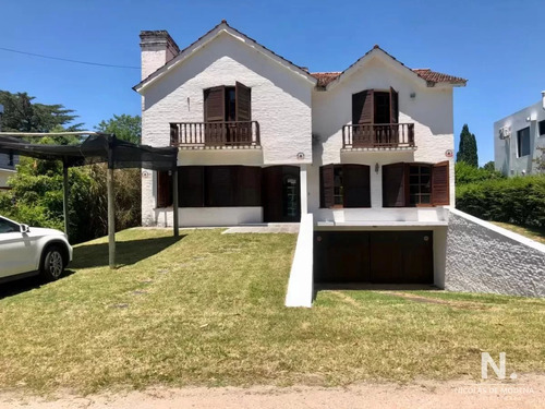 Gran Oportunidad De Compra. Casa De 3 Dormitorios En Pinares, Punta Del Este