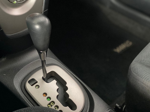 Imagen 11 de 15 de Toyota Yaris Sedán Premium Automático 2015