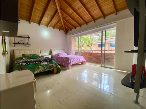Vendemos Casa Con Apartamento Incluido En Poblado - La Cola Del Zorro