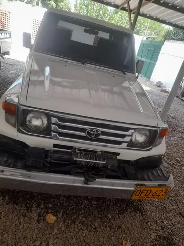 Toyota Land Cruiser 4.5 Fzj75