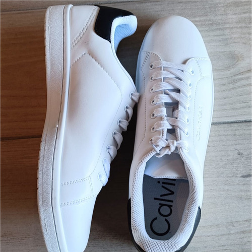 Tenis Calvin Klein Mod. Cmleto-r Talla 28.5 Color Blanco Detalle En Talon Color Negro