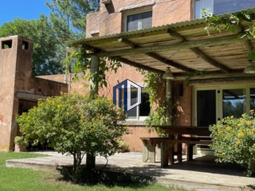 Casa A La Venta De 3 Dormitorios En Punta Del Este Con Un Magnífico Terreno De 3000 Mts2