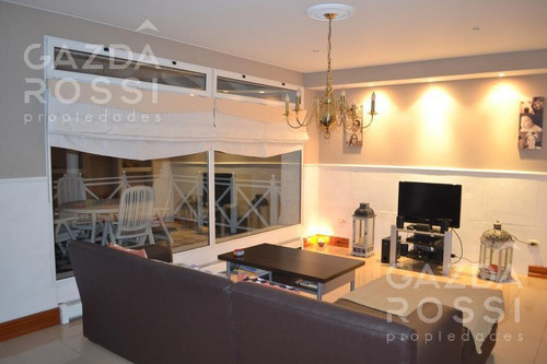 Imagen 2 de 18 de Impecable Propiedad De Amplios Ambientes A La Venta En Club De Campo El Lauquen!