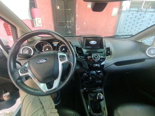 Ford Fiesta Kinect Titanium Sedan
