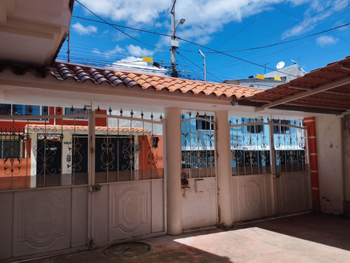 De Oportunidad Se Vende Hermosa Casa Tipo Americana En El Sur De Quito; Negociable.
