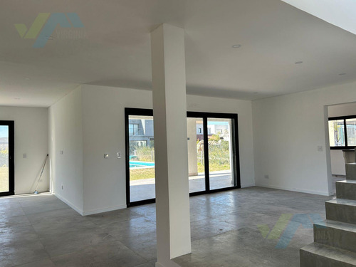 Casa En Venta 5 Amb En Altos De Campo Grande