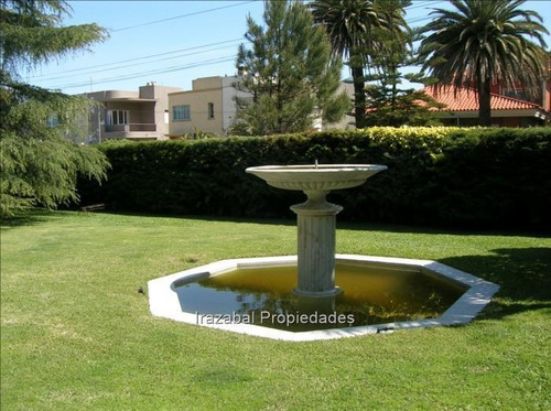 Excelente Casa En Venta En Carrasco Sur
