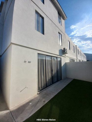 Casa De 3 Niveles Con Excelente Precio En Dominio Cumbres