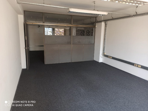 Oficina De 300m2, 8 Privados. 18 De Julio Y Martin C. Martínez