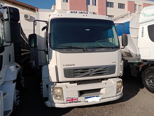 Imagem 11 de 23 de Volvo Vm 270 Toco Com Baú Refrigerado