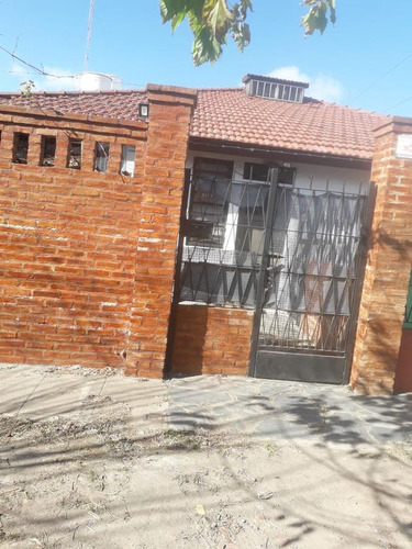 Casa En Alquiler - 2 Dormitorios 1 Baño - 90mts2- Manuel B Gonnet