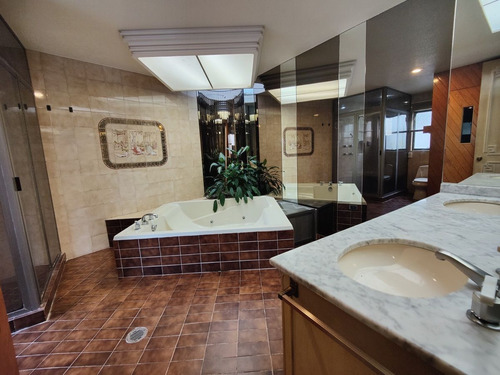 Se Vende Excelente Casa En Bosques De Las Lomas (v)