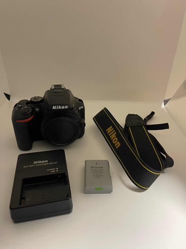 Camara Nikon D5500 Cuerpo Mas Accesorios (Usado)