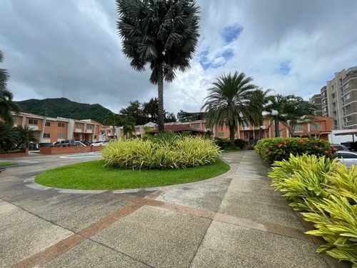 comprar Espectacular Townhouse En Alquiler Res Doral Park Mañongo
