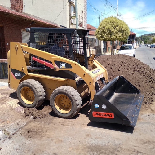 Implemento Pala Frontal Pecarí - Minicargadora