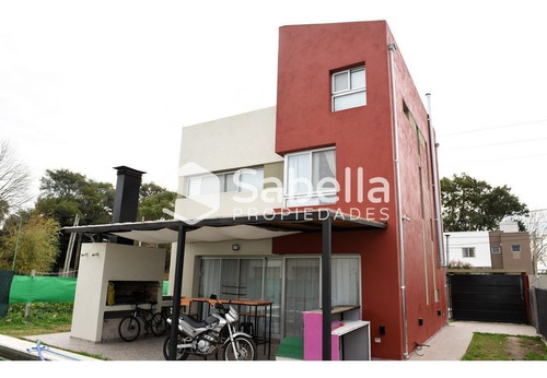 Imagen 7 de 28 de Venta De Casa 4 Dormitorios Con Pileta En Manuel B Gonnet.