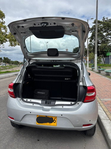 Sandero Gris Estrella 1.6 2022